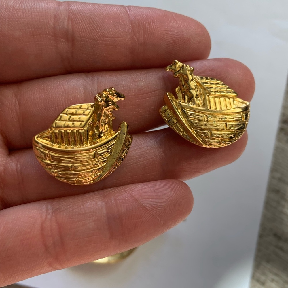 Premier Designs Gold Noah's Ark Brooch and Earrings Set - Picture 6 of 7